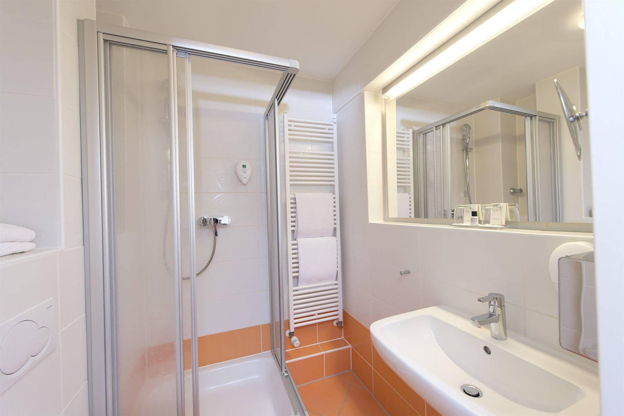 Tryp By Wyndham Frankfurt Hotel Frankfurt am Main Room photo